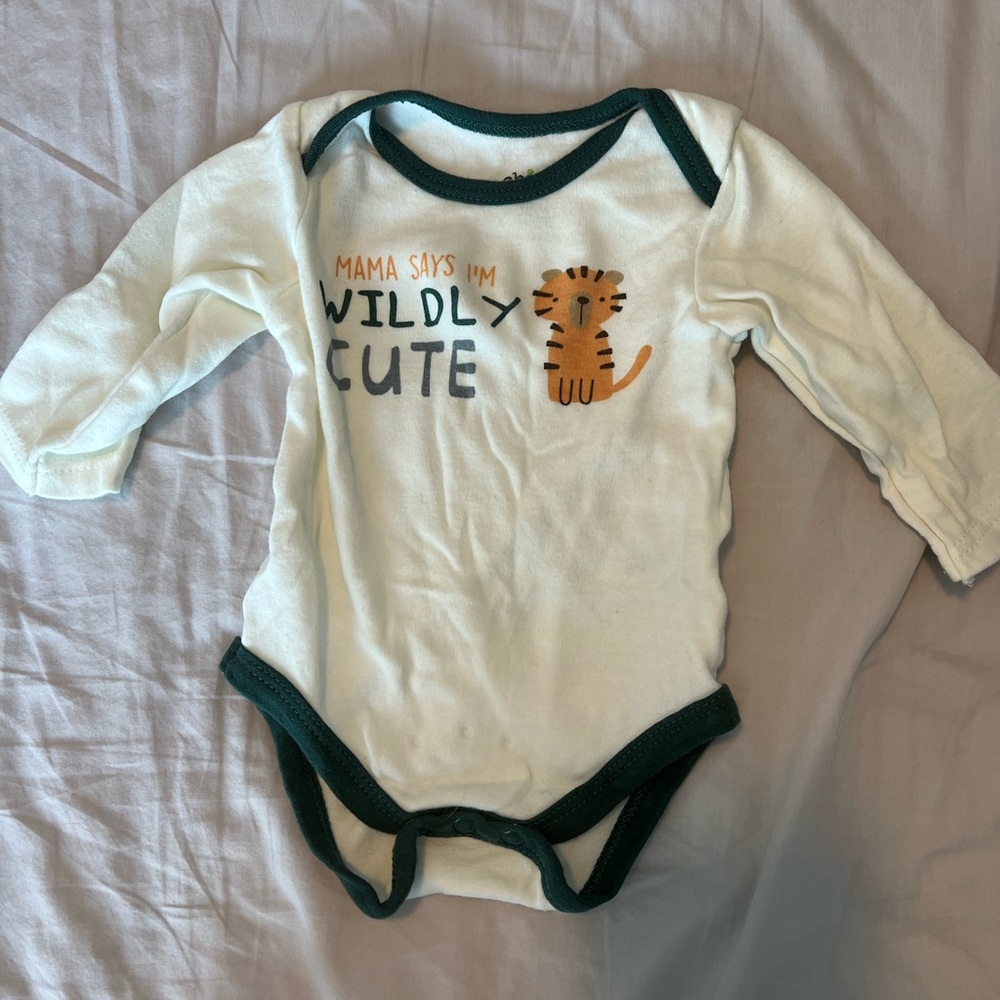 “Mama says I’m cute” onesie set, 2 onesies